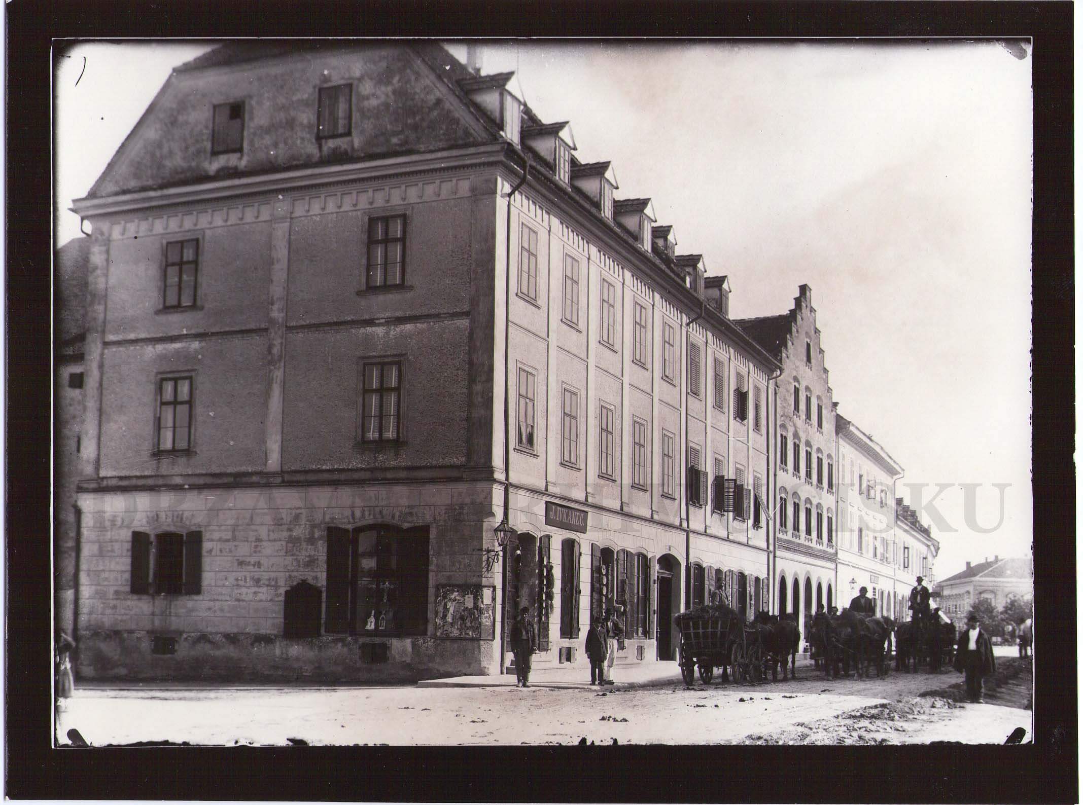Trgovačke kuće u Rimskoj ulici, u prvom planu kuća Müller, 1886. g.